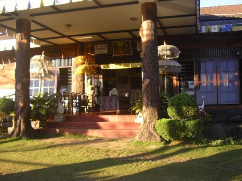 Country Hotel ตราวาส ภายนอก รูปภาพ